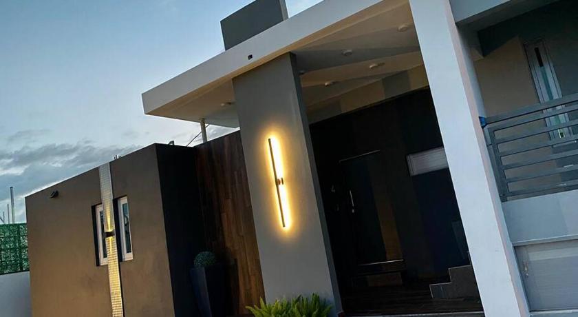 Pasavento - Modern Black Suite — Hotel in Aguadilla