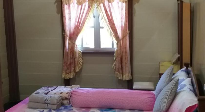 a bedroom with a bed and a window, Teratak Opah Kamunting in Taiping