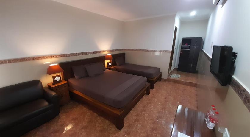 Image of Triple Room 8