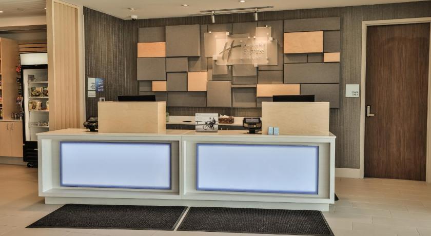 Holiday Inn Express And Suites Nashville MetroCenter Downtown