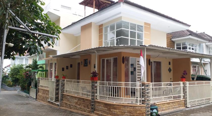 Villa Two One exotic private pool di Batu — Hotel in Malang