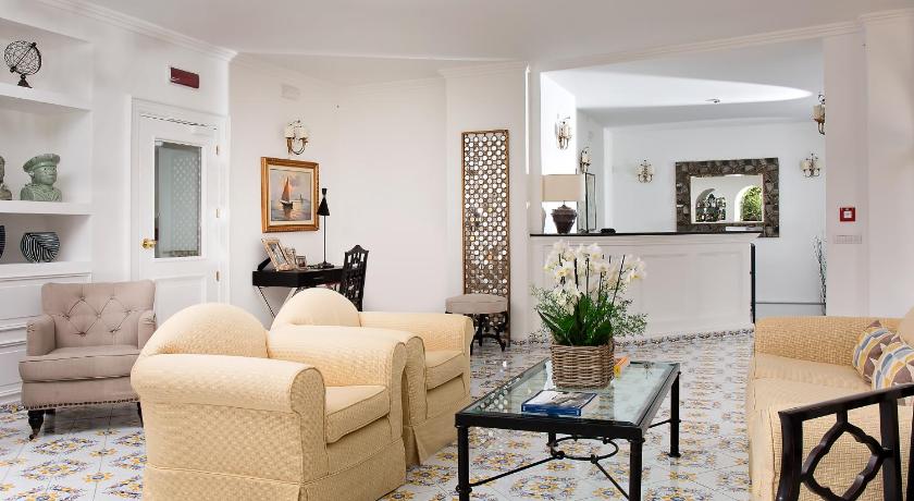 Hotel Canasta photo