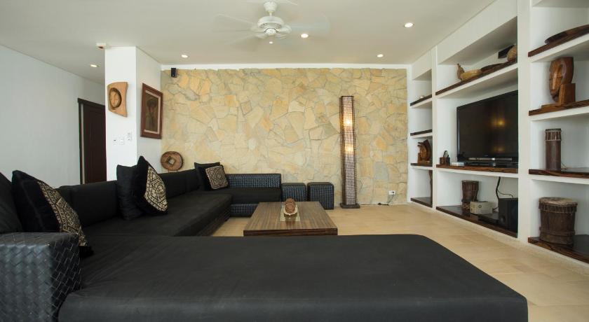Image of 1 Bedroom Beachfront Grand Suite - Oceanview 4