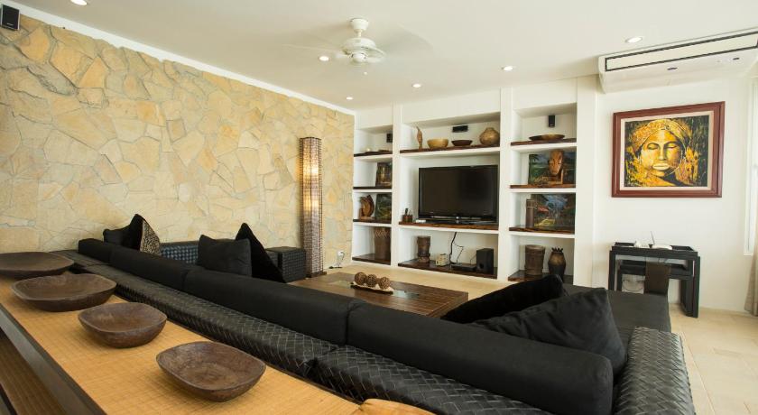 Image of 1 Bedroom Beachfront Grand Suite - Oceanview 6