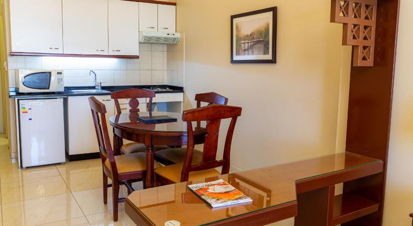 Comfort Hotel Suites - image 6
