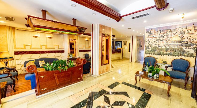 Comfort Hotel Suites - image 3