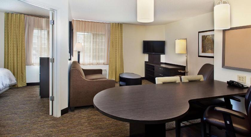 Sonesta Simply Suites Detroit Southfield