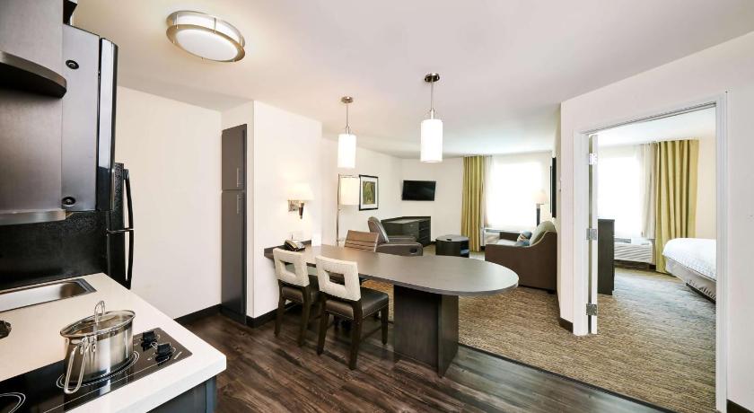 Sonesta Simply Suites Detroit Southfield