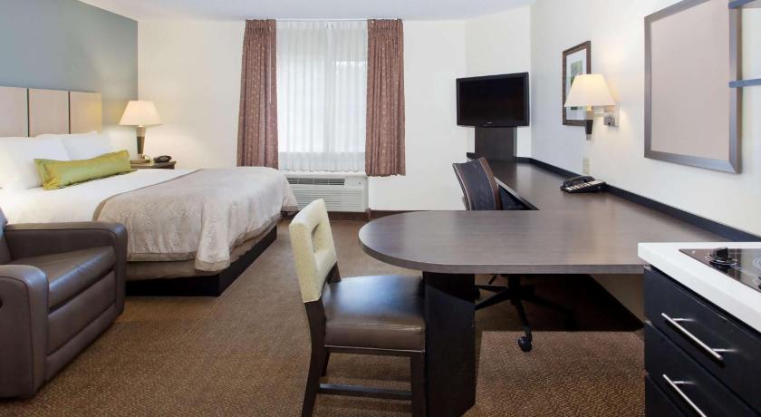 Sonesta Simply Suites Detroit Southfield