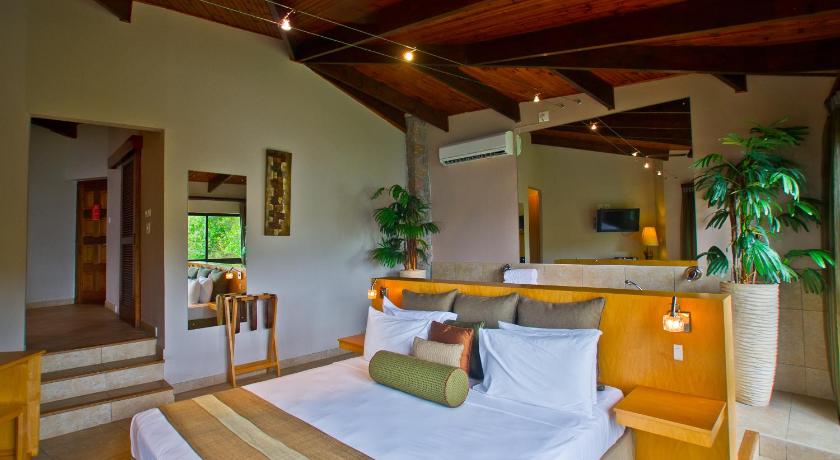 Image of Junior Suite 16