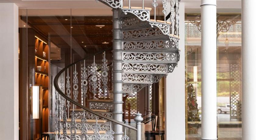 Phuket Ramada Plaza by Wyndham Chao Fah 5-Star Hotel suite