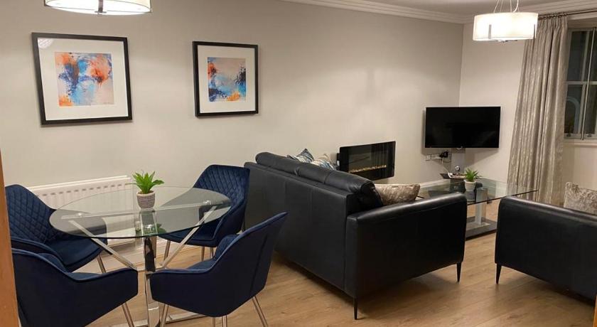 GS - Luxury, modern town centre, 2 beds, free parking for one vehicle photo
