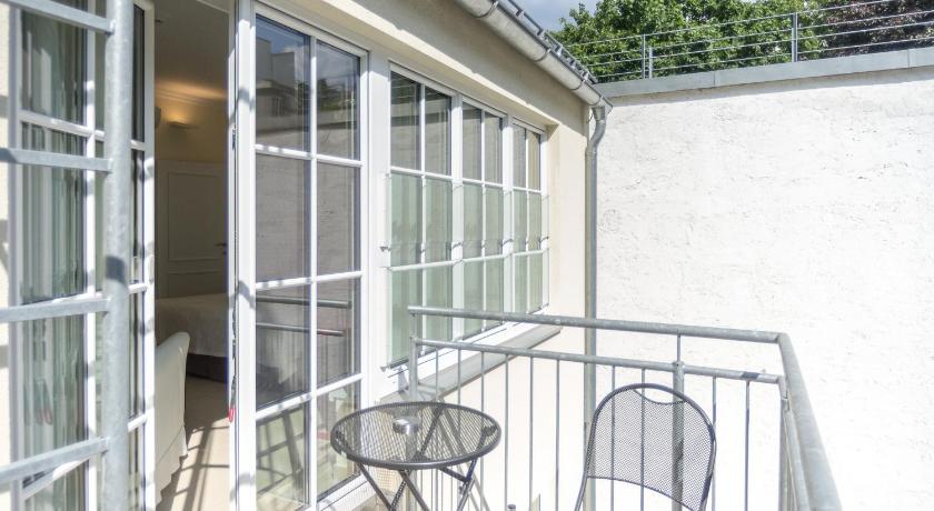 Image of Suite with Garden View 1