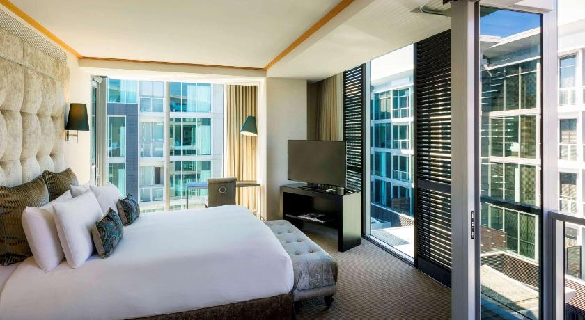 Image of Luxury Atrium View Room 1 King Bed 0