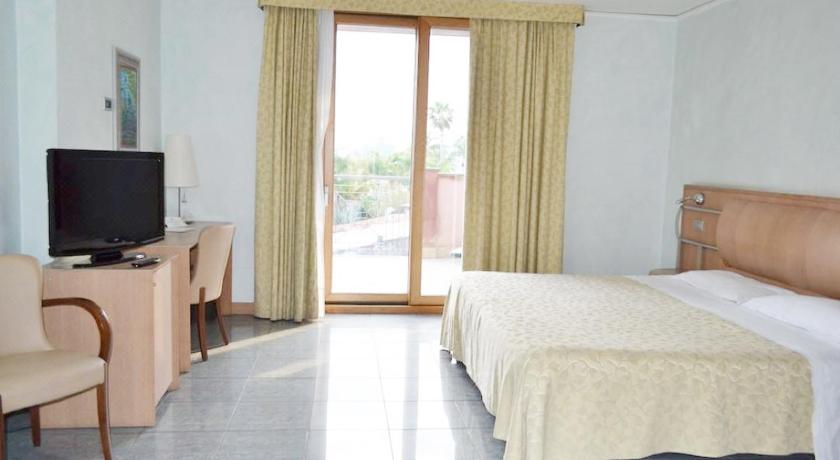 Marina Palace Hotel & Congress Hall