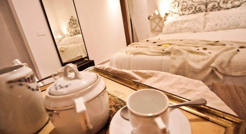 Image of Double Room with Private Bathroom 3
