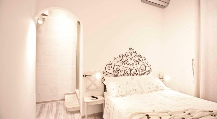 Image of Double Room with Private Bathroom 5