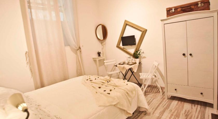 Image of Double Room with Private Bathroom 6