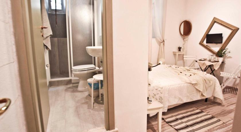 Image of Double Room with Private Bathroom 0