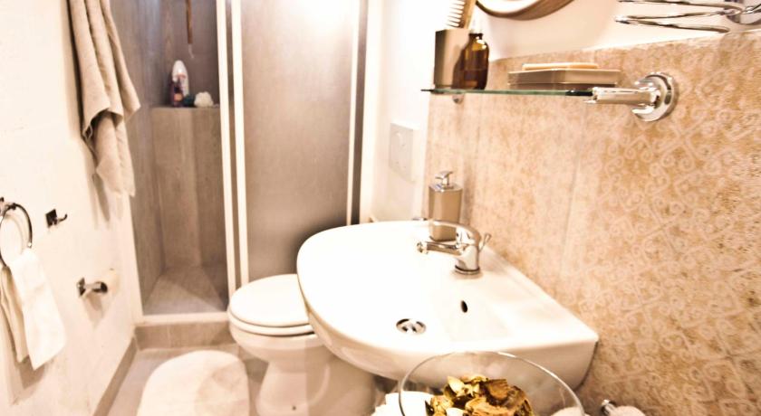 Image of Double Room with Private Bathroom 2