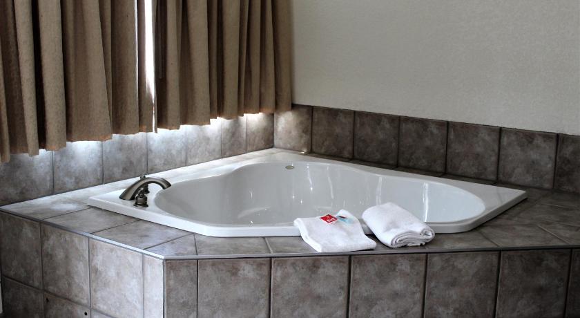 Image of 2 King Beds, Suite, Nonsmoking 9