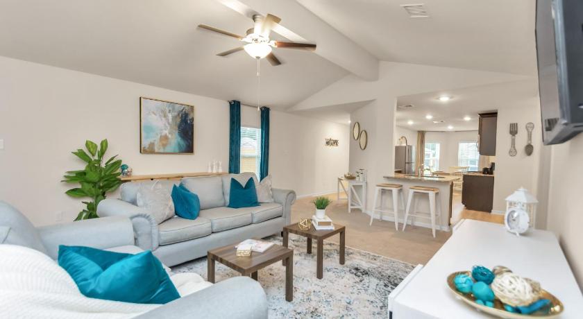 Newly Remodeled Pet Friendly Family Home In Hockley home — Hotel in Tomball (TX)