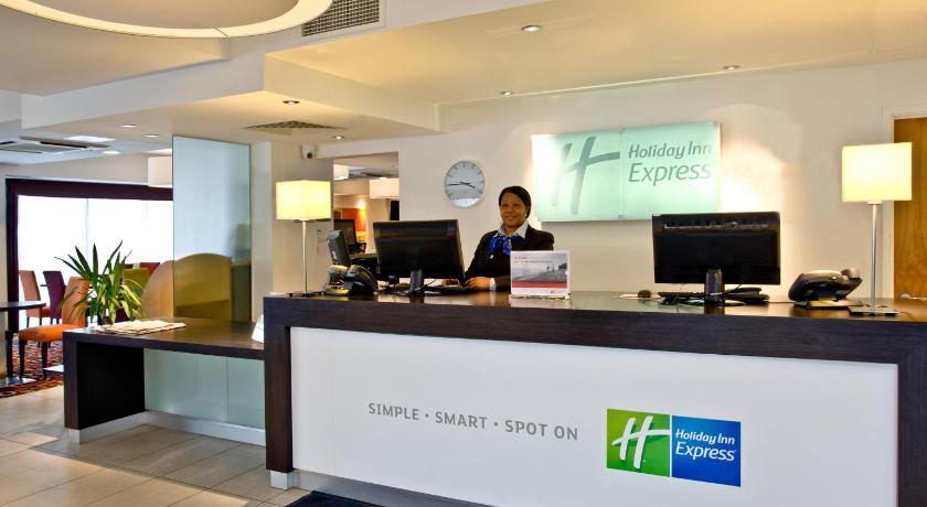 Holiday Inn Express Birmingham–South A45