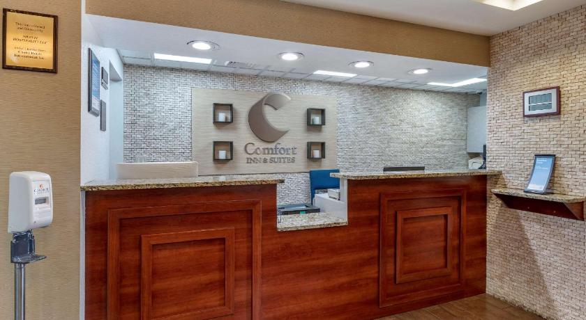 Comfort Inn & Suites