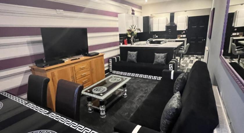 Boutique Blackpool 2 Bed Grey Apartment Sleeps 10 — Hotel in Blackpool