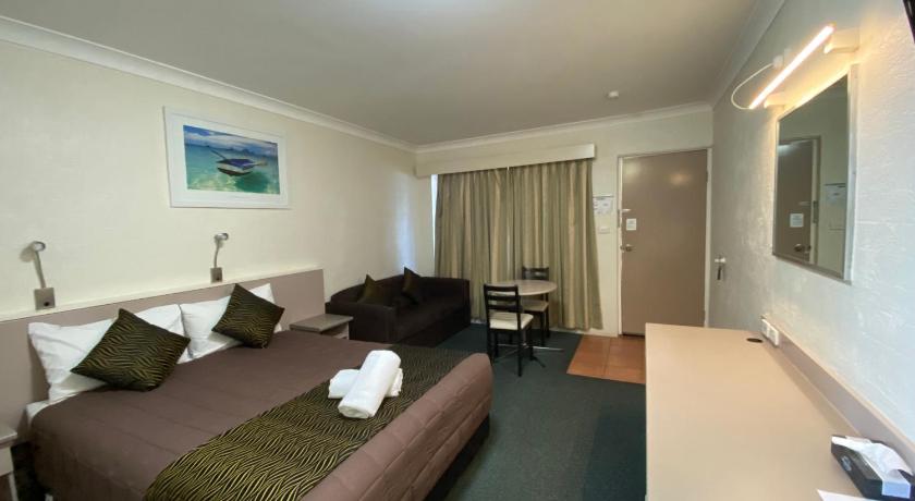 Sapphire City Motor Inn photo