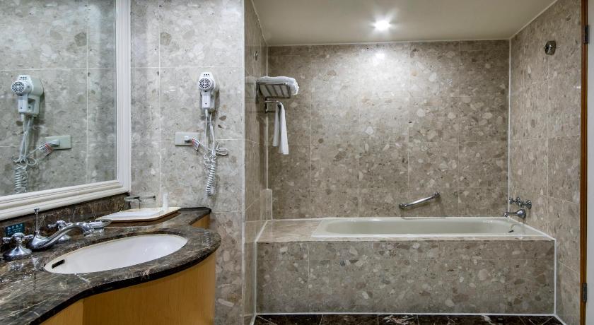 Image of Executive suite 6
