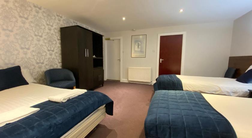 Image of Family Room (5 People) 7