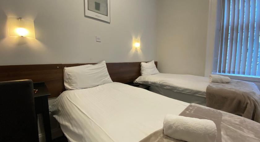 Image of Twin Room 6