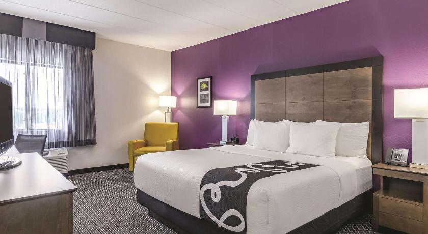 La Quinta Inn & Suites by Wyndham Warwick Providence Airport