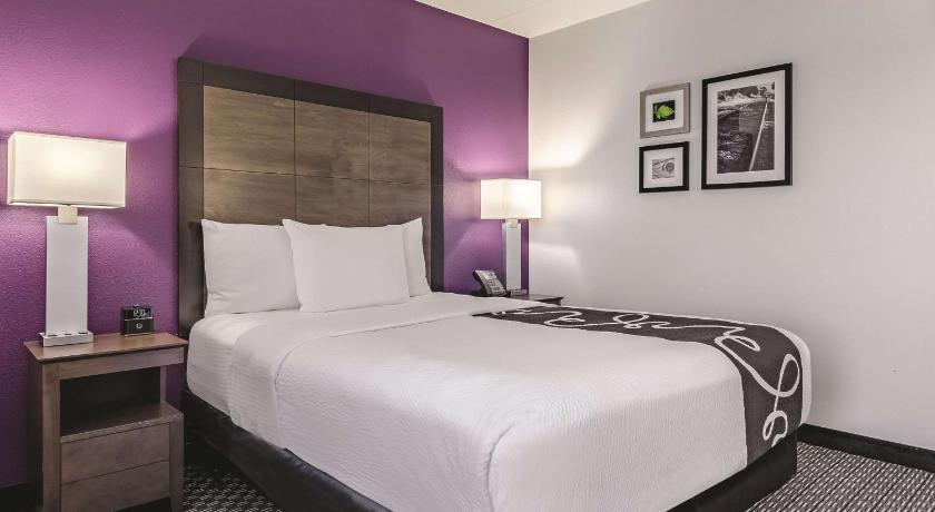 La Quinta Inn & Suites by Wyndham Warwick Providence Airport