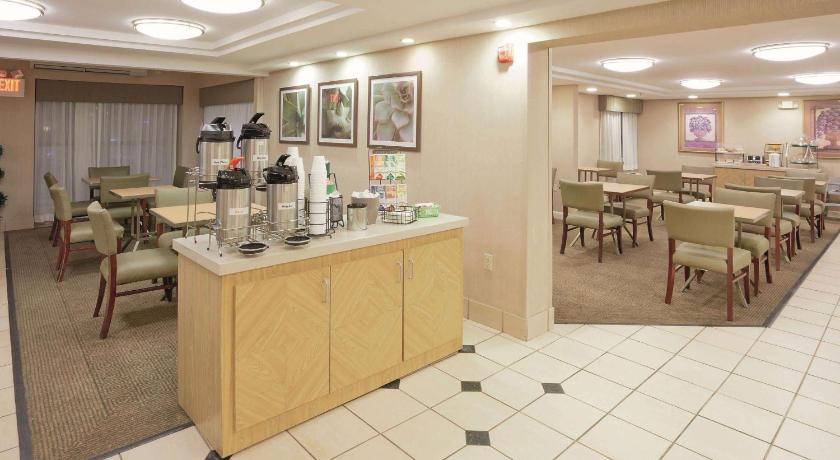 La Quinta Inn & Suites by Wyndham Warwick Providence Airport