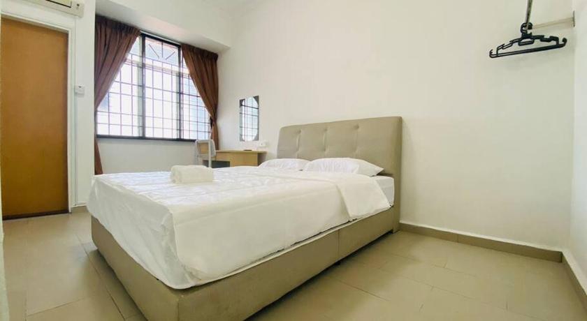 a hotel room with a large bed and a large window, Johor Lovy Ros Homestay/12pax/Wifi/IKea Jusco in Johor Bahru