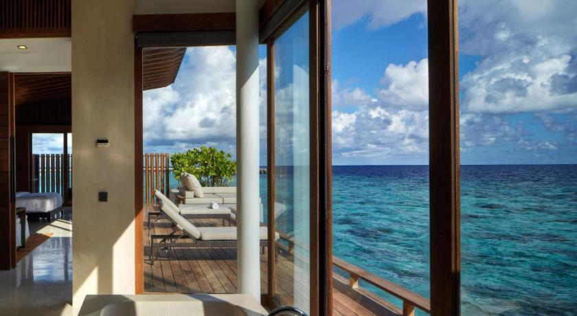 Bilde av Overwater Sunset Pool Villa 8
