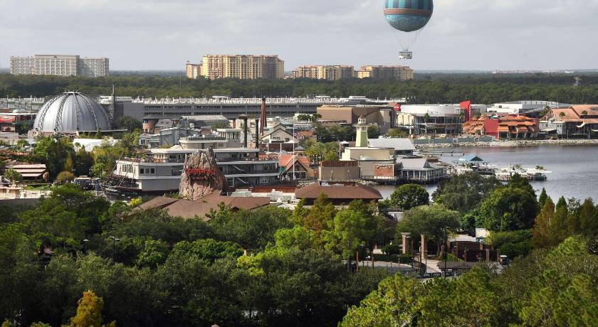 Wyndham Lake Buena Vista Disney Springs Resort Area