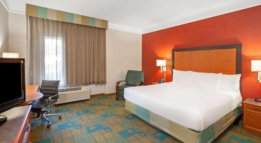 La Quinta Inn & Suites by Wyndham Houston Galleria Area