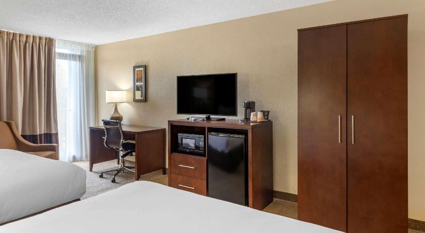 Comfort Inn & Suites near Danville Mall