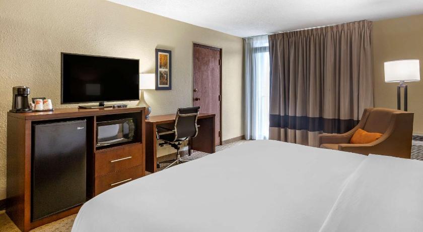 Comfort Inn & Suites near Danville Mall