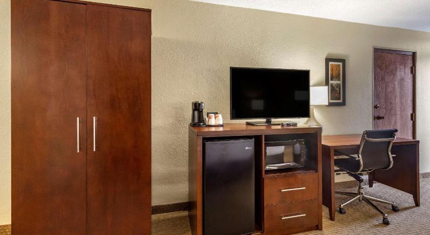 Comfort Inn & Suites near Danville Mall