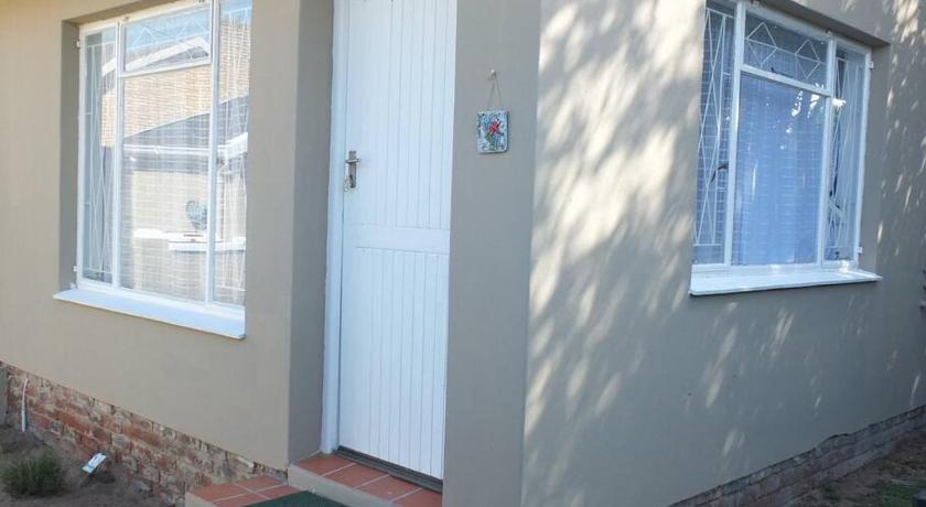 Heron Place sunny self-catering garden flatlet photo