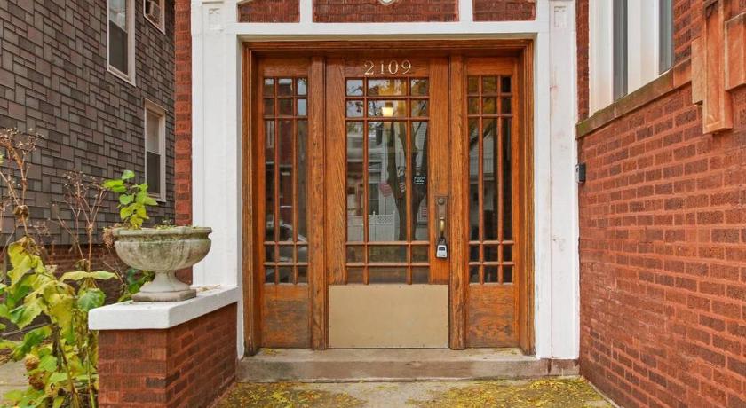 Roomy 2BR Apt close to Shops, Dining & Transpo - Eastwood 3F photo