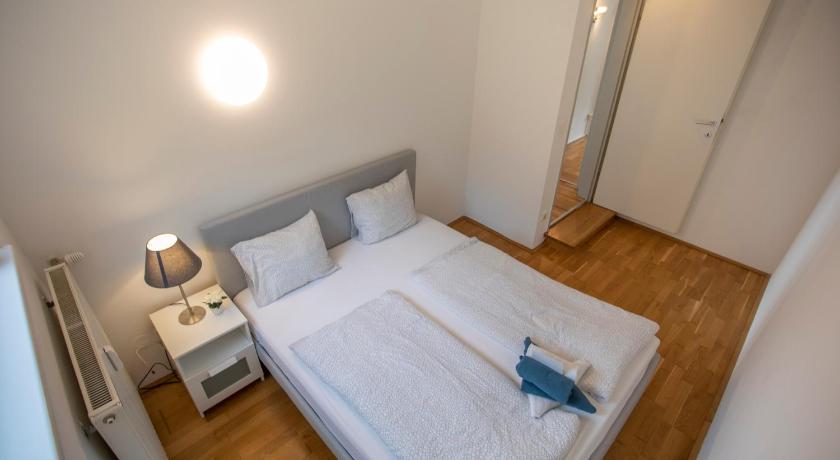 Hilltop Innsbruck Apartment I free parking photo
