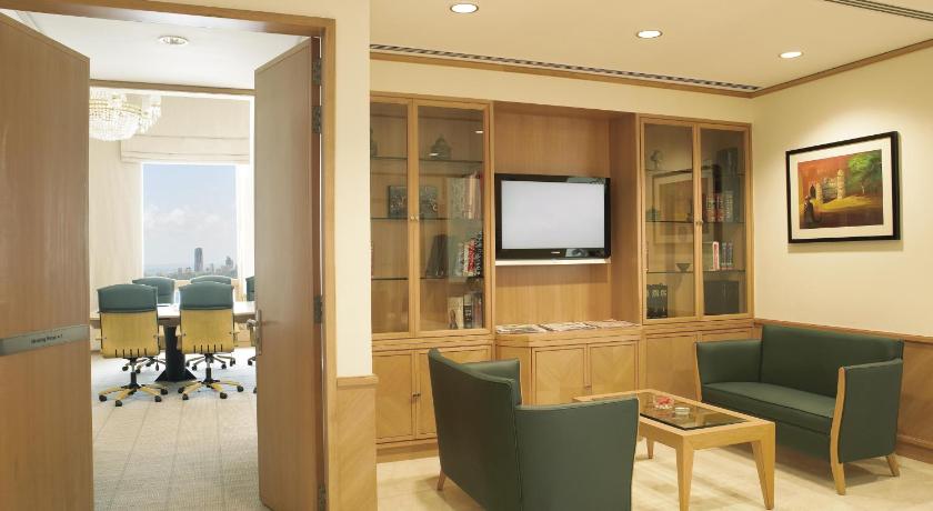 Trident Nariman Point Mumbai Hotel