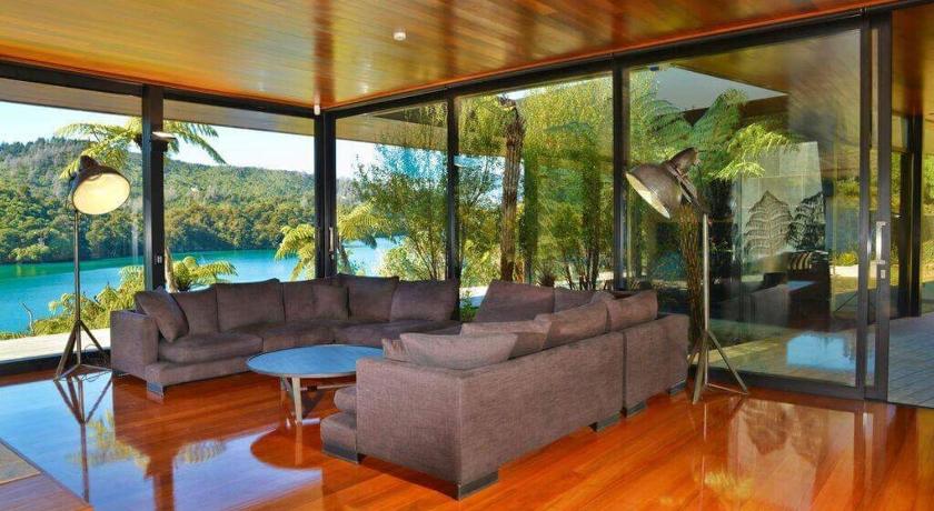 Waterfall Bay Glass House