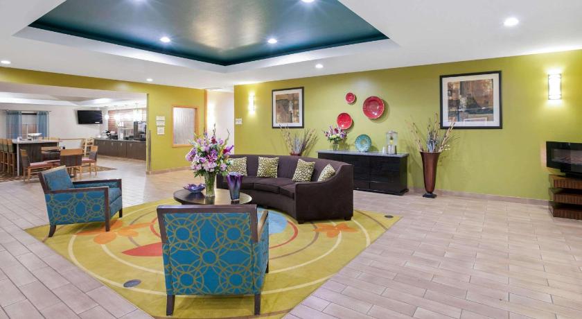 La Quinta Inn & Suites by Wyndham Paris