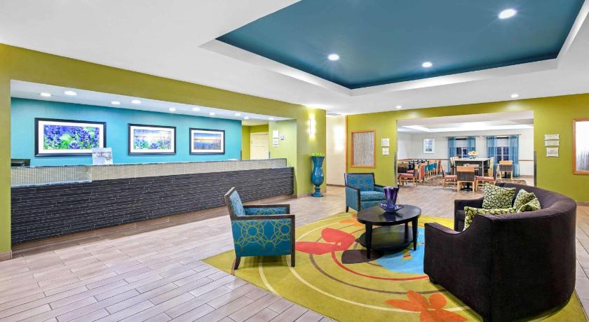 La Quinta Inn & Suites by Wyndham Paris